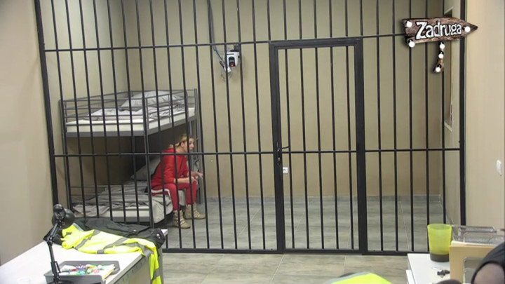 НАДЕЖДА ЗАВРШИЛА У ЗАТВОРУ! Због жестоке свађе са Луном и Адамом уследила је казна, Биљићева хтела да развали решетке! (ВИДЕО)